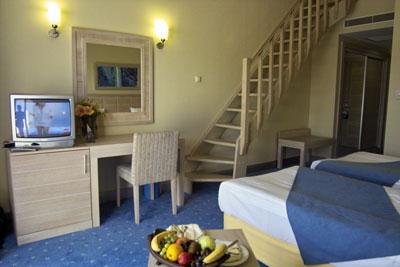 THE MAXIM RESORT HOTEL